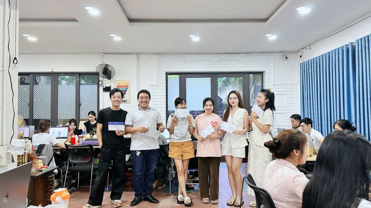 TẶNG QUÀ TRUNG THU NHÂN SỰ